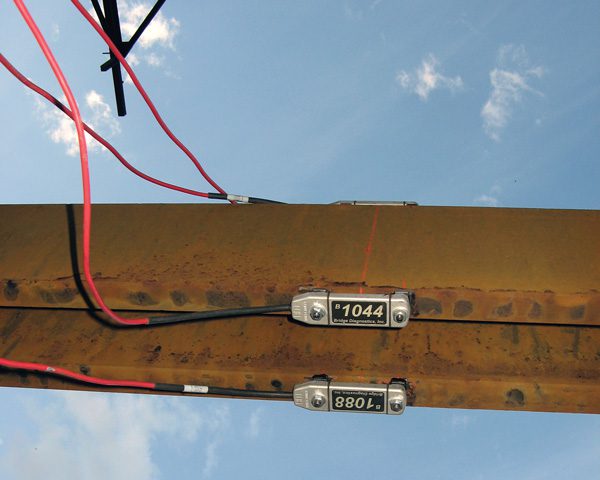 BDI ST350 Strain Transducer on parallel steel beams