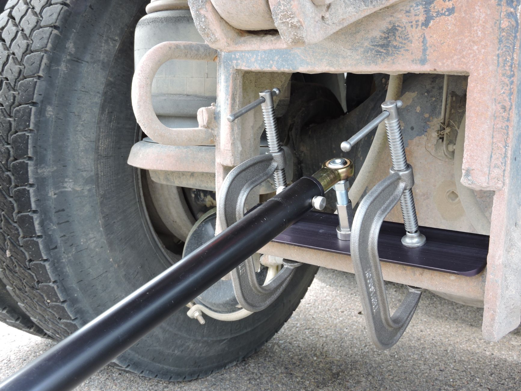 BDI Automatic Load Position Tracker (ALPT) clamped to vehicle