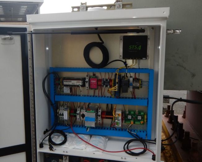 BDI STS4-CDL core data logger installed in a cabinet